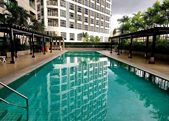 Lil' Olive Spot At Soho In Front Of Edsa Shangri-la Mall Apartment
