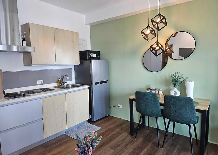 Lil' Olive Spot At Soho In Front Of Edsa Shangri-la Mall Apartment *