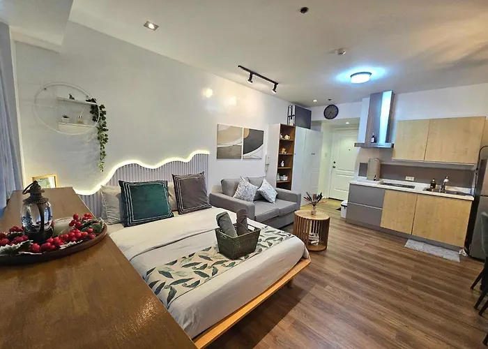 Lil' Olive Spot At Soho In Front Of Edsa Shangri-la Mall Apartment Manila