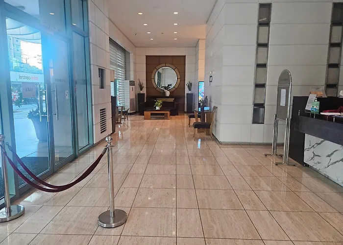 Apartment Lil' Olive Spot At Soho In Front Of Edsa Shangri-la Mall *