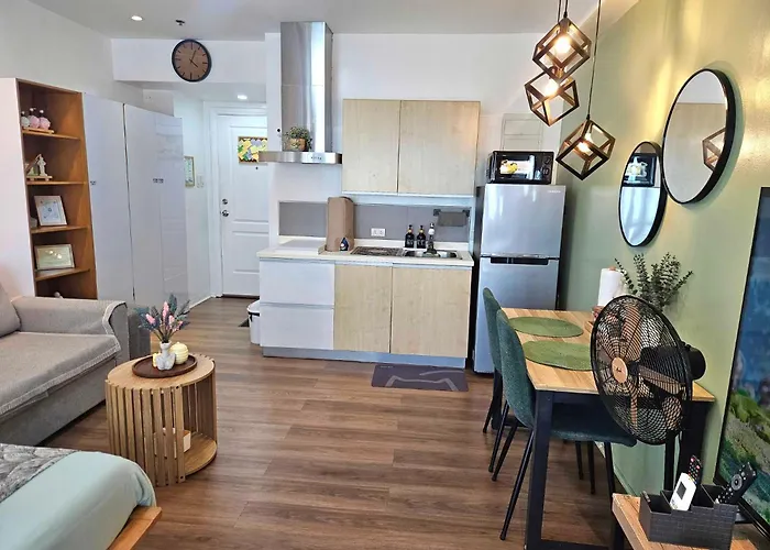Lil' Olive Spot At Soho In Front Of Edsa Shangri-la Mall Apartment Manila